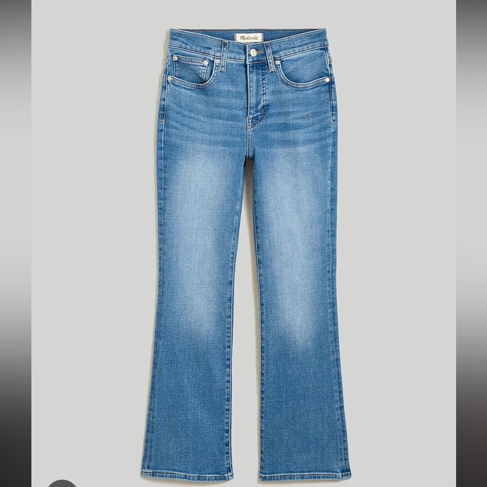 NWOT Madewell Mid-Rise Kick Out Size 33